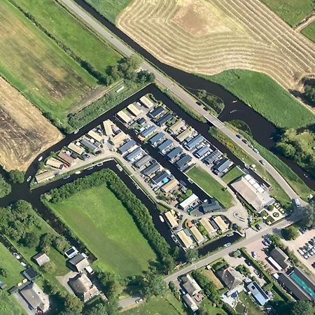 Wuivend Riet Gelegen Op Resort Venetie Giethoorn Kültér fotó