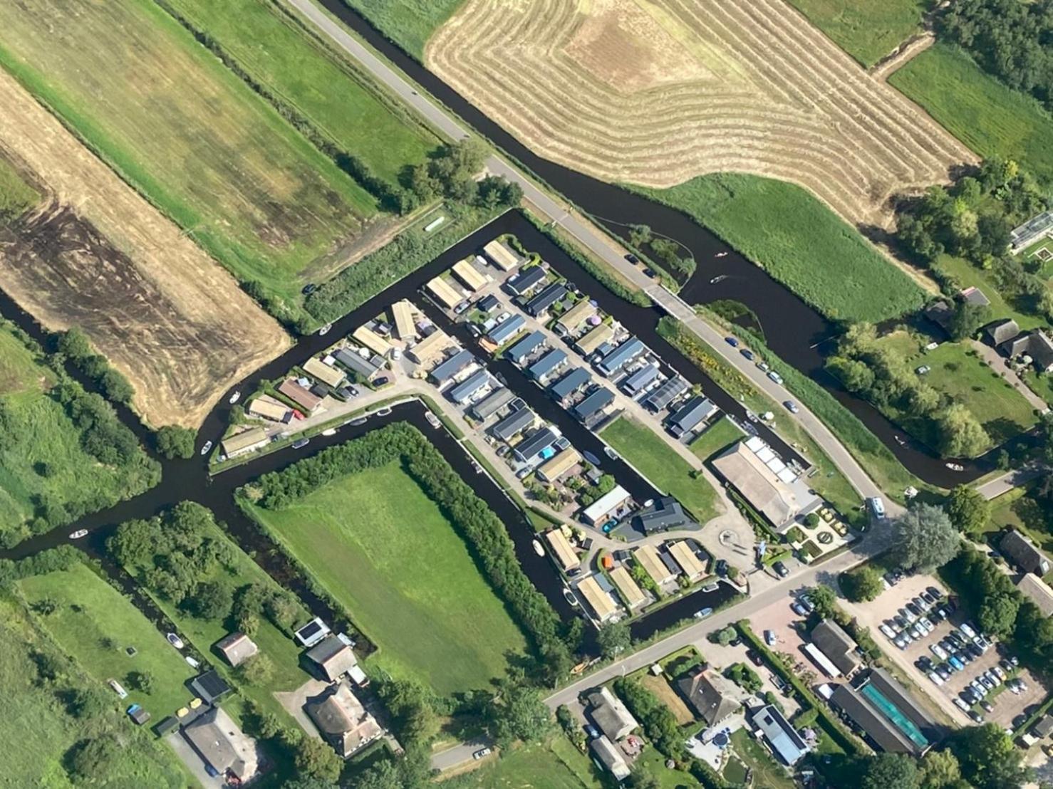 Wuivend Riet Gelegen Op Resort Venetie Giethoorn Kültér fotó