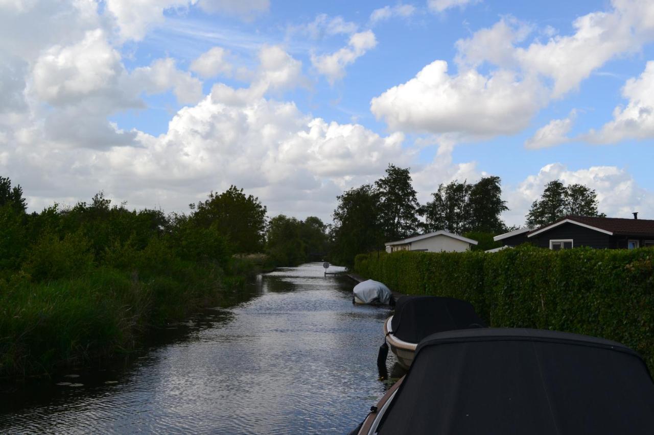 Wuivend Riet Gelegen Op Resort Venetie Giethoorn Kültér fotó
