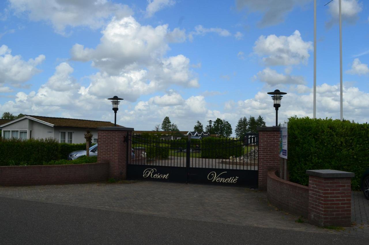 Wuivend Riet Gelegen Op Resort Venetie Giethoorn Kültér fotó