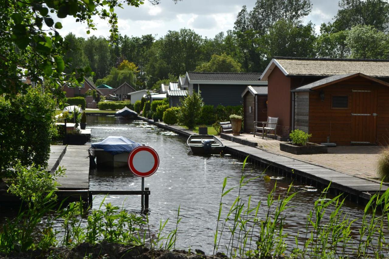 Wuivend Riet Gelegen Op Resort Venetie Giethoorn Kültér fotó