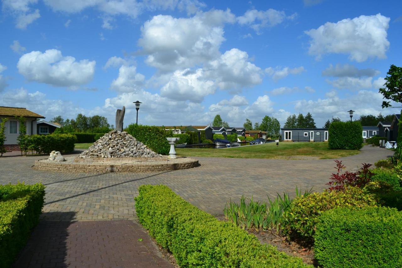 Wuivend Riet Gelegen Op Resort Venetie Giethoorn Kültér fotó